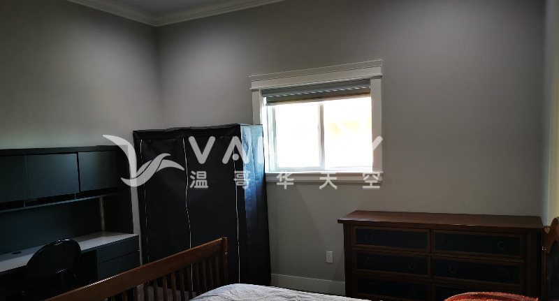 250221233333_Downstair Right Side Room.jpg